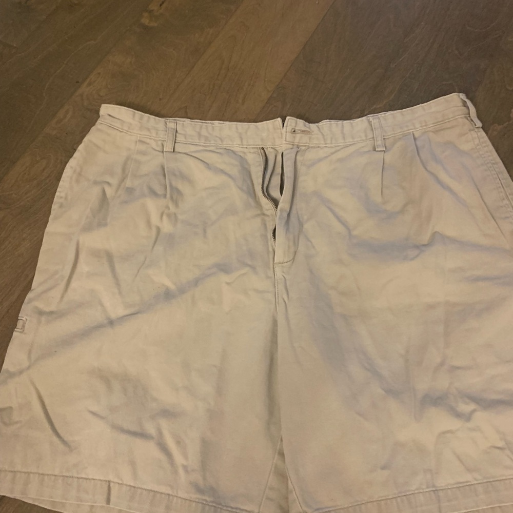 Size 40 Saddlebred Khaki Shorts